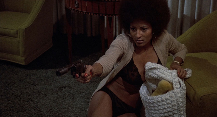 Escena del film Blaxploitation; Coffy, con Pam Grier.